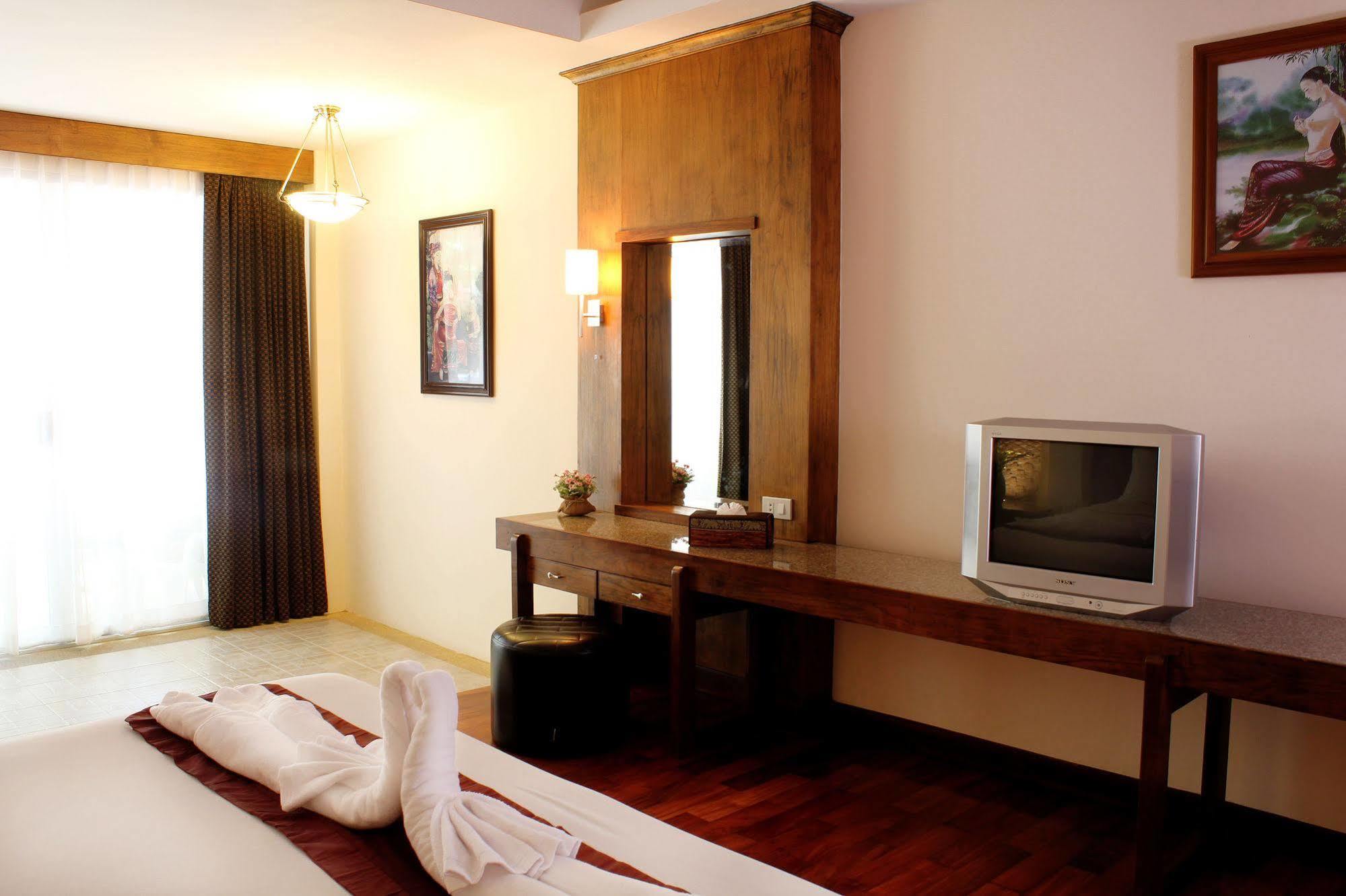 Baan Pron Phateep Patong Exterior photo