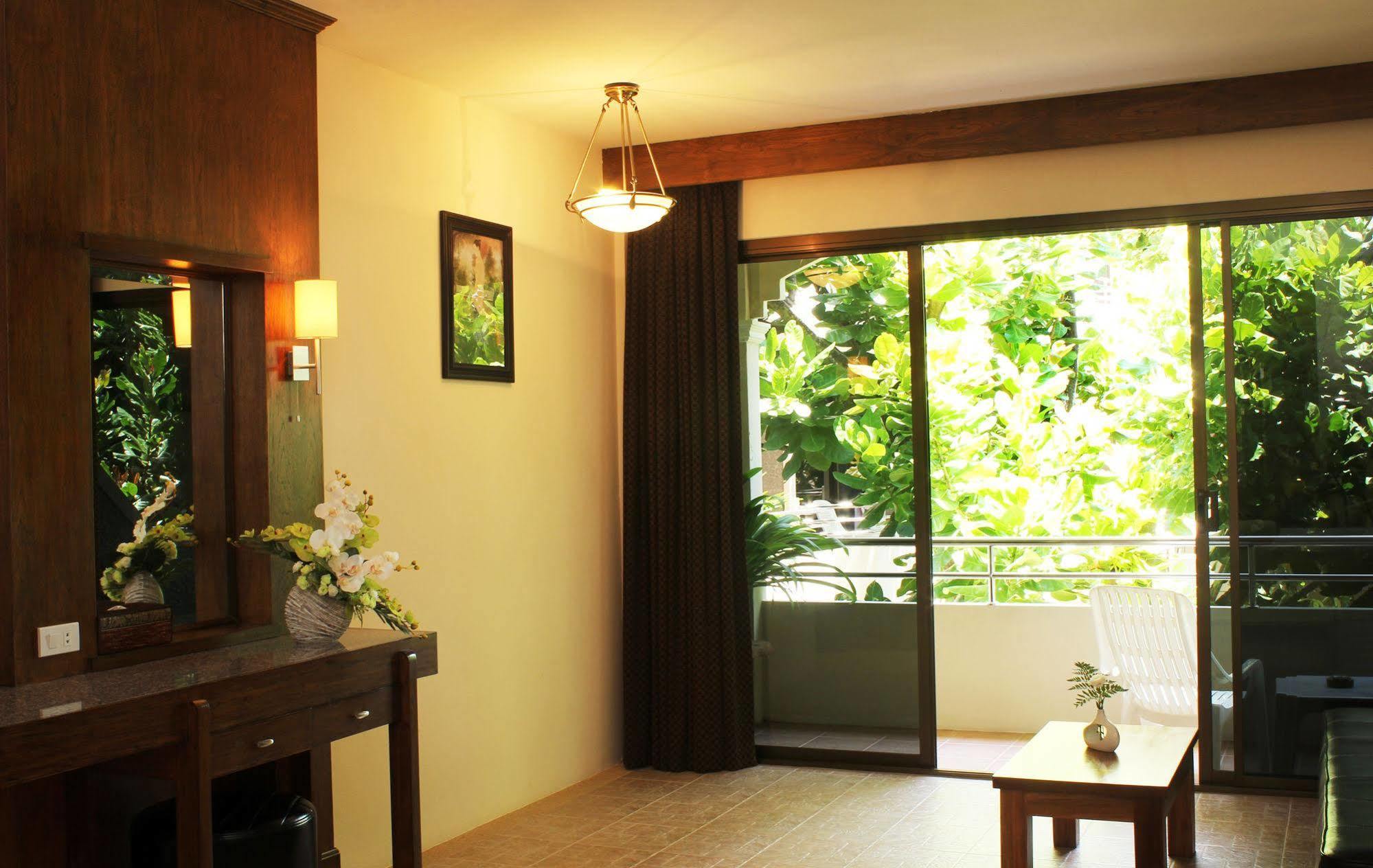 Baan Pron Phateep Patong Exterior photo