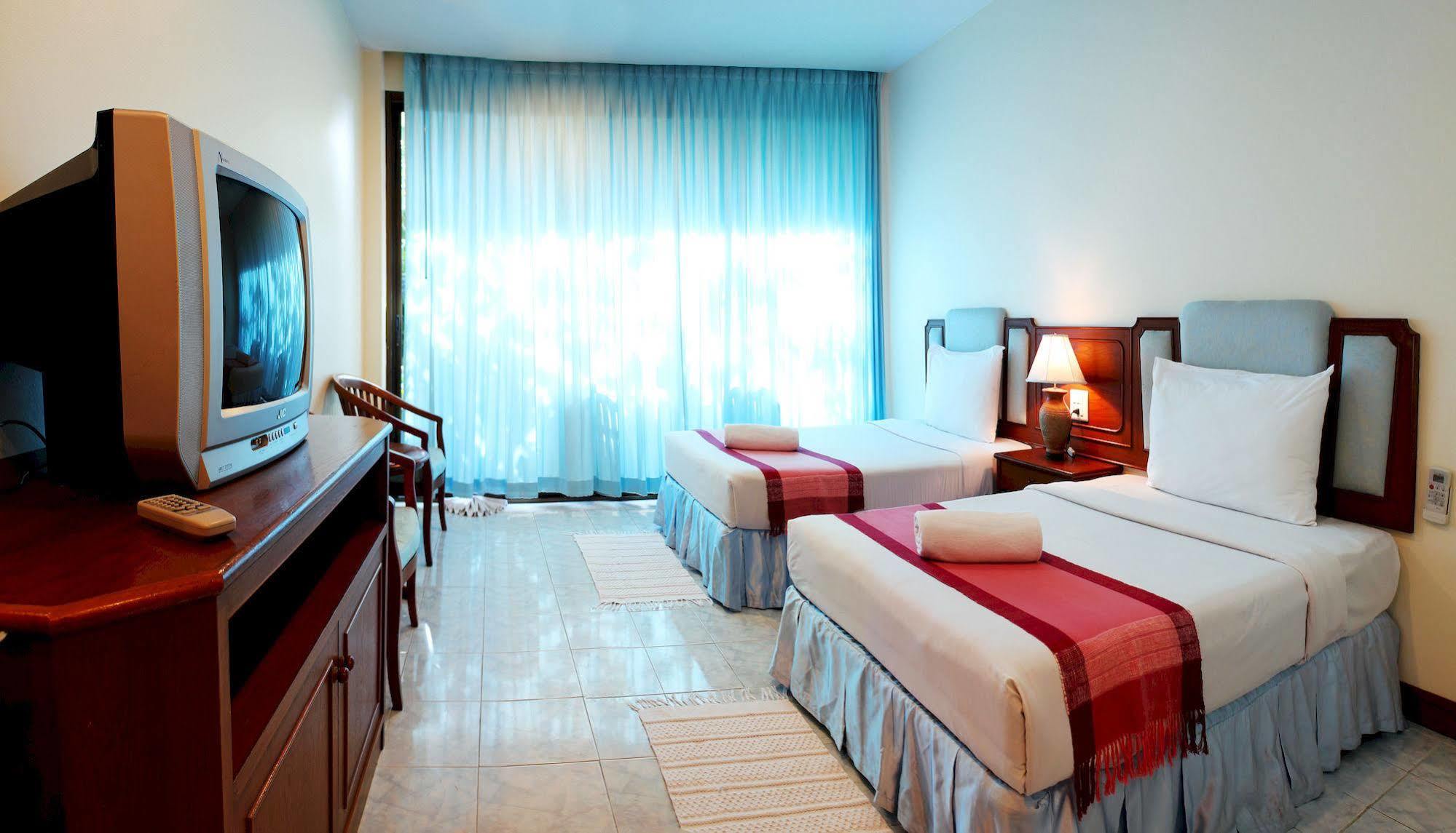 Baan Pron Phateep Patong Exterior photo