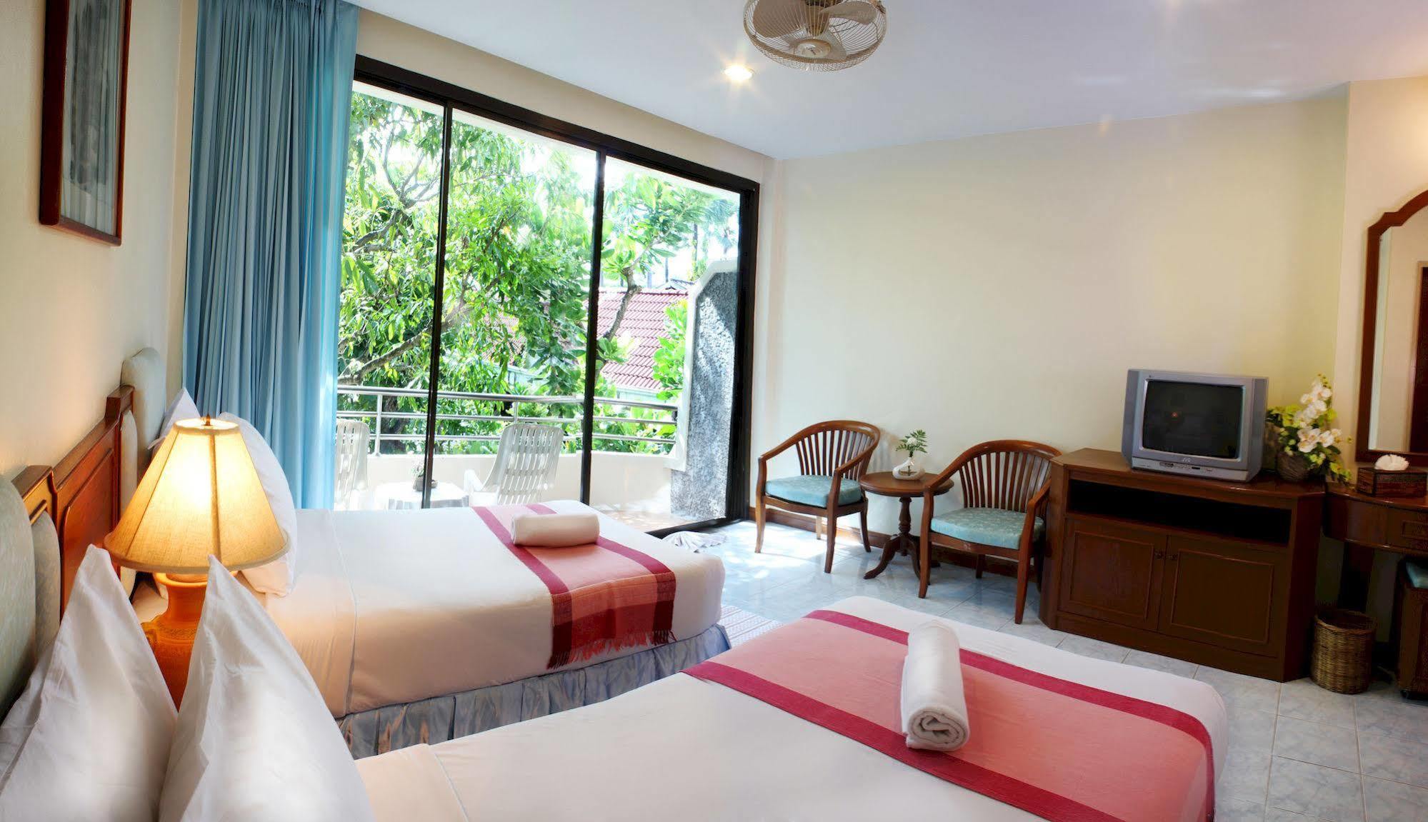 Baan Pron Phateep Patong Exterior photo